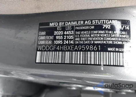 2014 Mercedes-Benz C 250 Luxury/Sport z USA, uszkodzony, nr VIN WDDGF4HBXEA959861